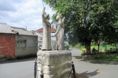8.-Pilgrim-statue-on-leaving-Palais-de-Reis-2